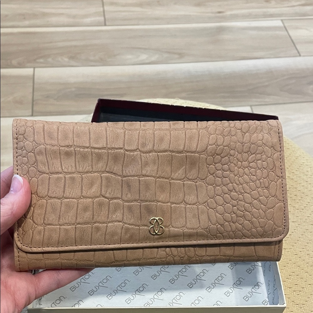 Buxton Vintage Cowhide Clutch and wallet